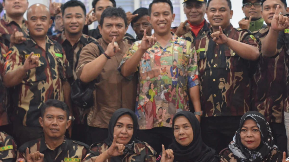 Bersama Sendi-Melli, Angkatan Muda Siliwangi Ingin Wujudkan Program Pelestarian Budaya Sunda Calon Wali Kota Bogor, Nomor Urut 1, Sendi Fardiansyah bersama jajaran Angkatan Muda Siliwangi. (Yudha Prananda / Jabar Ekspres)