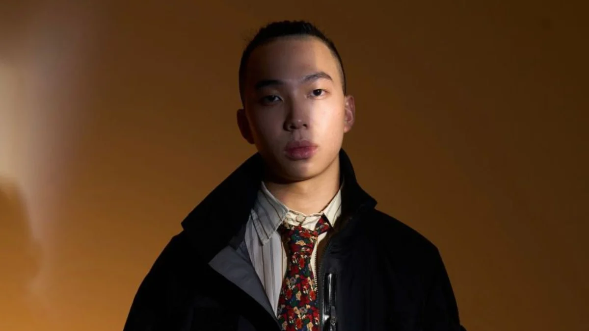 Bennett A.K Comeback Luncurkan Single Too Slow, Kritisi Popularitas di Era Baru 