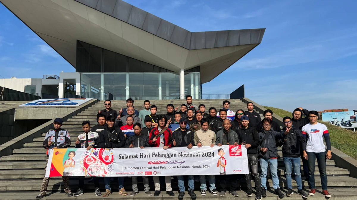 Keseruan Touring Komunitas Honda dalam Festival Hari Pelanggan Nasional di Ciwidey Peserta Touring Komunitas Honda “Fun Ride with Honda Matic To Ciwidey”.