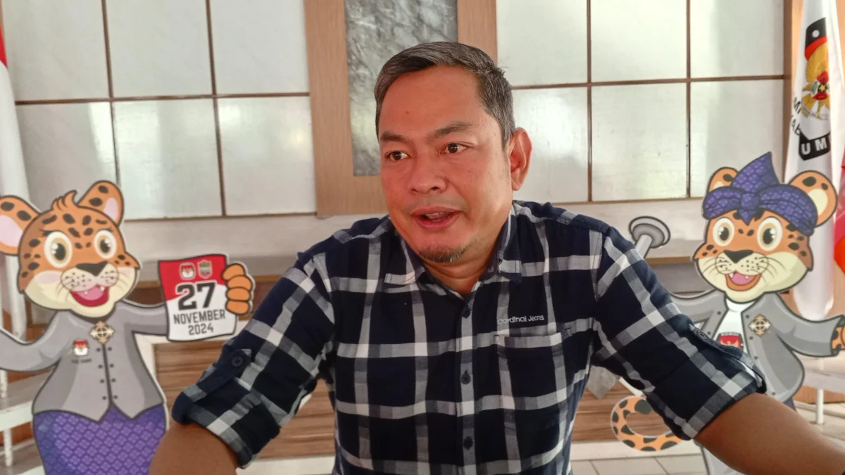 Ketua KPU Kabupaten Ciamis, Oong Ramdani. (Cecep Herdi/Jabar Ekspres)