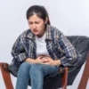 ILUSTRASI sakit asam lambung yang bisa diredakan dengan menghilangkan negative thinking. (freepik)