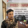 Ketua Bawaslu Bandung Barat, Riza Nasrul Falah Sopandi, saat ditemui di Kantornya. Selasa (17/9). Dok Jabar Ekspres