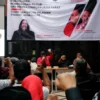 DPD PDI Perjuangan Jabar menggelar rapat konsolidasi pemenangan Pilgub Jabar untuk pasangan Jeje-Ronal dengan organ relawan di Sekretariat TPD Jalan Pelajar Pejuang 45 Bandung, Selasa (3/9).