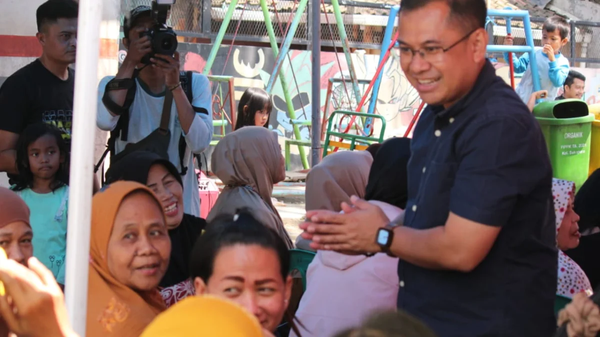 Blusukan Ke Kampung Padat Penduduk Arfi Ingin Berantas Jeratan Bank Emok Blusukan Ke Kampung Padat Penduduk Arfi Ingin Berantas Jeratan Bank Emok