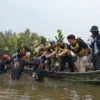 Penanaman 5.000 pohon mangrove untuk perlindungan dan kesehatan ekosistem pesisir di Muara Gembong, Senin 23 September 2024.