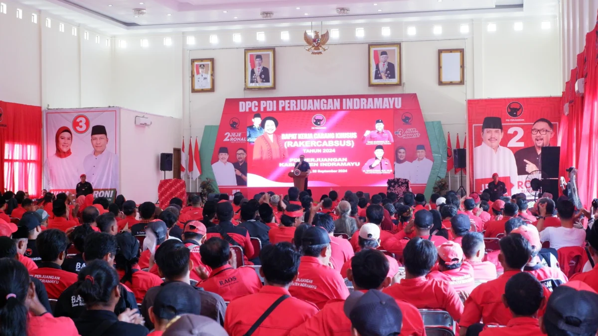 Rakercabsus, DPC PDI Perjuangan Indramayu Konsolidasikan Kekuatan untuk Jeje-Ronal dan Nina-Tobroni DPC PDI Perjuangan Indramayu menggelar Rapat Kerja Cabang Khusus (Rakercabsus) untuk mengonsolidasikan strategi pemenangan pasangan Jeje Wiradinata-Ronal Surapradja di Gedung PGRI Indramayu, Sabtu 28 September 2024.