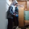Berikut adalah Video berdurasi 5 menit 48 detik yang memperlihatkan interaksi antara guru dan murid di Gorontalo