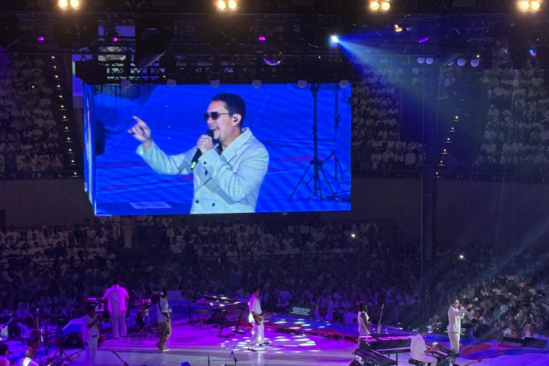 Kahitna Beri Kejutan! Gandeng Beberapa Musisi Hebat di Konsernya yang Bertajuk "Kahitna 2 Tahun Menuju 40” Kahitna Beri Kejutan! Gandeng Beberapa Musisi Hebat di Konsernya yang Bertajuk "Kahitna 2 Tahun Menuju 40”