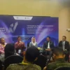(Dari kiri ke kanan) Direktur Utama PT Subang Energi Abadi Guntur Setiawan, Direktur Teknik dan Operasi PT Migas Utama Jabar Muhamad Sani, Presiden Direktur PT Tigalapan Investama Group Titi Khoiriah, Direktur CV Menata Citra Selaras Yogi Prabowo dan Direktur PT Tirta Gemah Ripah Yoseph Yusrizal, dalam konferensi pers usai MoU di event WJIS 2024, di Trans Convention Center, Kota Bandung, Kamis (19/9/2024).