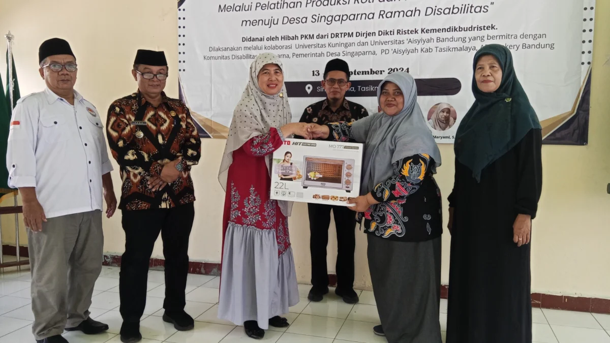 Universitas Kuningan dan Universitas ‘Aisyiyah Bandung Beri Pelatihan dan Modal Alat Produksi untuk Komunitas Disabilitas Universitas Kuningan dan Universitas ‘Aisyiyah Bandung Beri Pelatihan dan Modal Alat Produksi untuk Komunitas Disabilitas