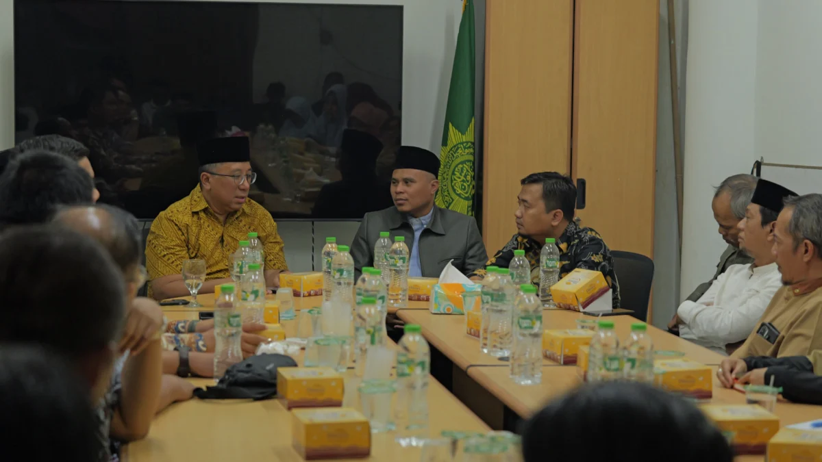 Sambangi PD Persis Kota Bandung, Kang Haru Saling Bertukar Ide dengan Para Tokoh Sambangi PD Persis Kota Bandung, Kang Haru Saling Bertukar Ide dengan Para Tokoh