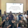 Direktur Keuangan (Plt. Direktur Utama) PT Jamkrida Jabar Agus Subrata (dua dari kiri) saat teken kerja sama dengan Bank Jogja