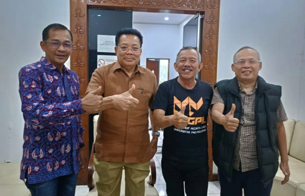 Mantan Wagub Jabar Nu'man Abdul Hakim (dua dari kiri).