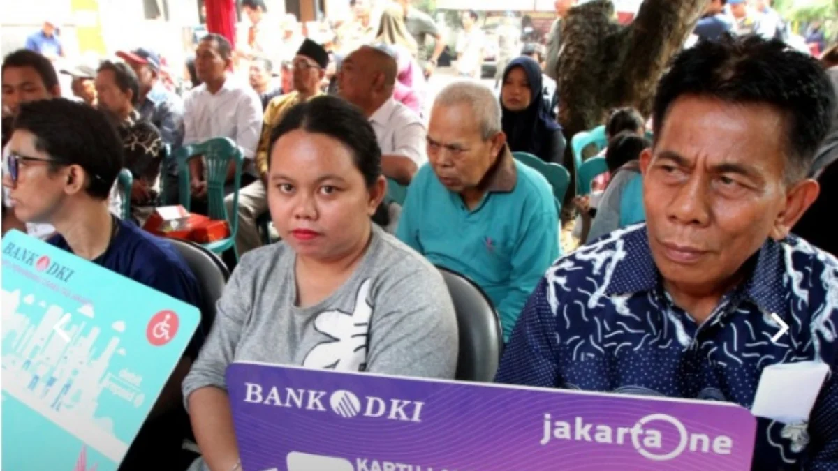 Penerima kartu bansos dari Pemprov DKI, berupa KLJ, KAJ dan KPDJ.
