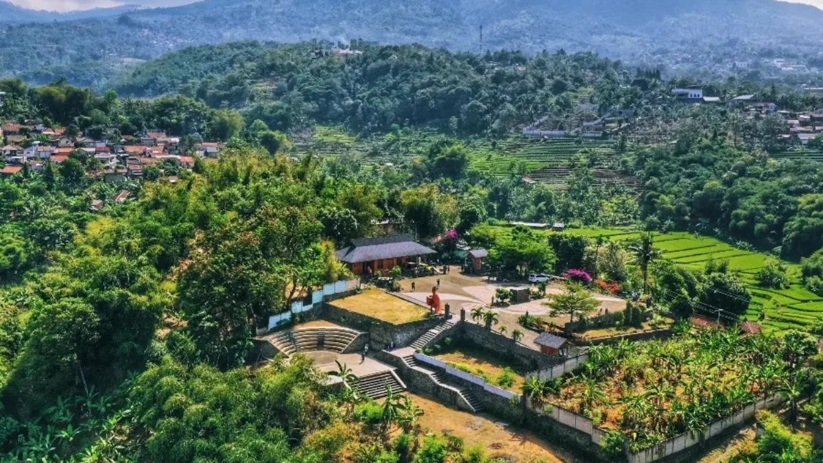 Tempat Wisata di Kawasan Bandung Timur Masih Terabaikan Keberadaan tempat wisata di kawasan Kota Bandung timur, sejauh ini masih belum terkelola secara maksimal dan terkelola dengan baik.