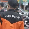 Pendapatan restribusi parkir Kota Bandung sejauh ini masih jauh dari harapan. Sebab, keberadaan parkir liar masih marak di berbagai titik