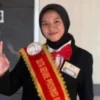 Pasya Pratiwi Toiti, seorang siswi MAN 1 Kabupaten Gorontalo yang memiliki prestasi cemerlang meskipun hidup sebagai anak yatim piatu.