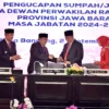 Pj Gubernur Jawa Barat Bey Machmudin menghadiri Rapat Paripurna DPRD Jawa Barat dalam Rangka Pengucapan Sumpah/Janji Anggota DPRD Provinsi Jabar Masa Jabatan 2024-2029 di Gedung Merdeka, Kota Bandung, Senin (2/9/2024).(Foto: Biro Adpim Jabar/Humas DPRD Jabar)
