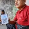 Doc. Sejumlah Supir Angkutan Umum di Kota Cimahi Menunjukan Code QR Pertamina untuk Membeli Bahan Bakar Jenis Pertalite (Mong)