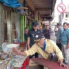 Pj Wali Kota Bogor, Hery Antasari bersama jajaran saat melakukan penertiban PKL di kawasan Jalan Pedati, Bogor Tengah, Selasa (3/9). (Yudha Prananda / Jabar Ekspres)