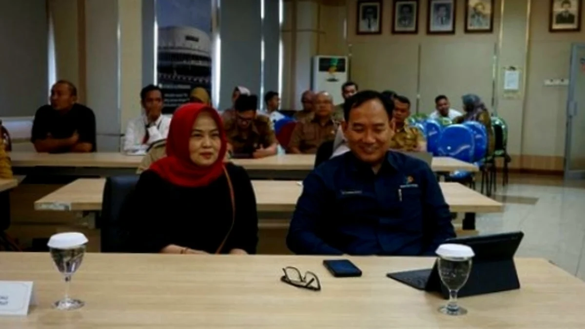 Komisaris PT Jaswita Jabar Noneng Komara Nengsih (kiri).