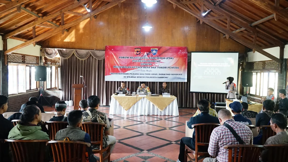 Forum Silaturahmi Kamtibmas untuk Kelancaran Pilkada di Kabupaten Bandung Kepolisian Resor Kota (Polresta) Bandung mengadakan Forum Silaturahmi Kamtibmas (FSK) di Kecamatan Banjaran, Kabupaten Bandung, guna memastikan kelancaran Pemilihan Kepala Daerah (Pilkada) Kabupaten Bandung. Foto Istimewa