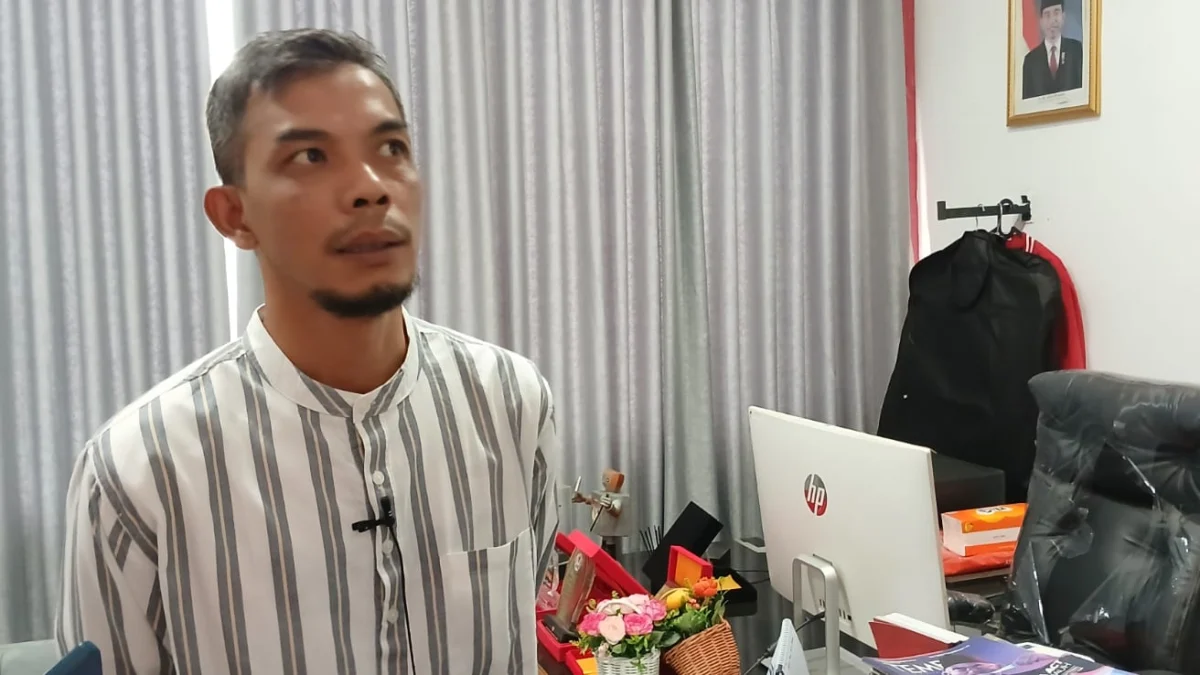 Tiga Pasangan Bakal Calon Wali Kota Cimahi Dinyatakan Fit dan Layak untuk Berhelat di Pilkada 2024 Doc. Kadiv Teknis Penyelenggaraan KPU Kota Cimahi, Yosi Sundansyah Memaparkan Hasil Test Kesehatan Ketiga Pasangan Calon Wali Kota dan Wakil Wali Kota Cimahi (mong)
