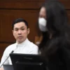 Penambang timah, Liu Asak alias Acau saat memberi kesaksian dalam kasus mega korupsi timah di Pengadilan Tipikor, Jakarta Pusat, Senin (10/9). ANTARA FOTO/Akbar Nugroho Gumay/tom.