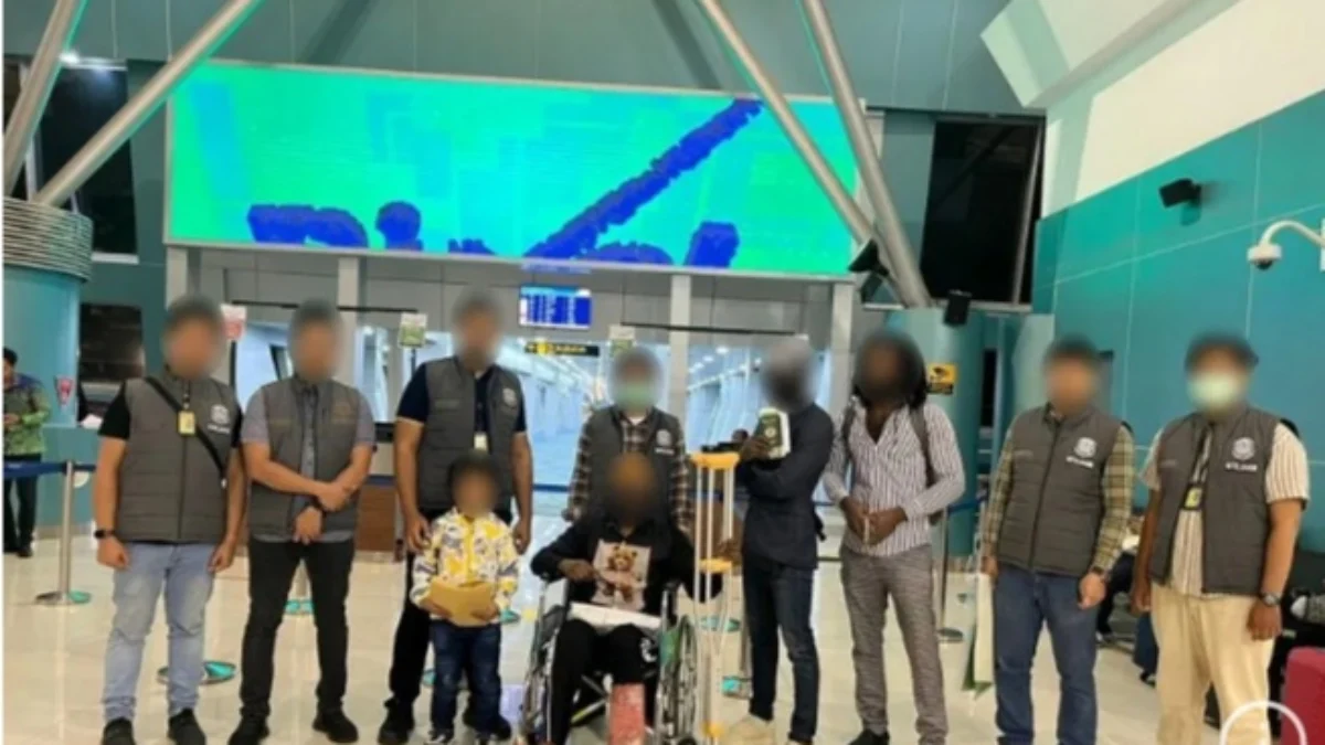 4 WNA Dideportasi Imigrasi Soekarno-Hatta Sejumlah WNA dideportasi oleh Imigrasi Soekarno-Hatta. (Foto/ANTARA)