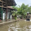 Kampung Cijagra, Desa Bojongsoang, Kecamatan Bojongsoang, menjadi salah satu yang terdampak akibat hujan deras dan meluapnya sungai. Foto Agi Jabar Ekspres