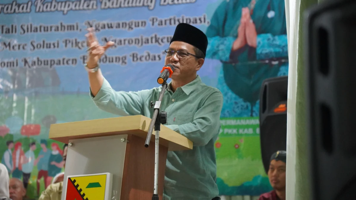 Dadang Supriatna dan Sahrul Gunawan Ajukan Cuti, Warga Ngeluh Hal Ini Bupati Bandung Dadang Supriatna saat memberikan sambutan di salah satu kegiatannya. Foto Istimewa