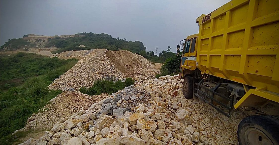 Pj Bupati Bandung Barat Akui Penyusunan Revisi Perda RTRW Tanpa Diteliti Aktifitas pertambangan di kawasan karst, Kecamatan Padalarang, Kabupaten Bandung Barat (KBB). Dok Jabar Ekspres