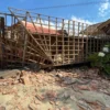 Kondisi rumah Reni paska dihantam Gempa 5.0 Magnitudo di Desa Cibereum, Kecamatan Kertasari, Kabupaten Bandung. Foto Agi
