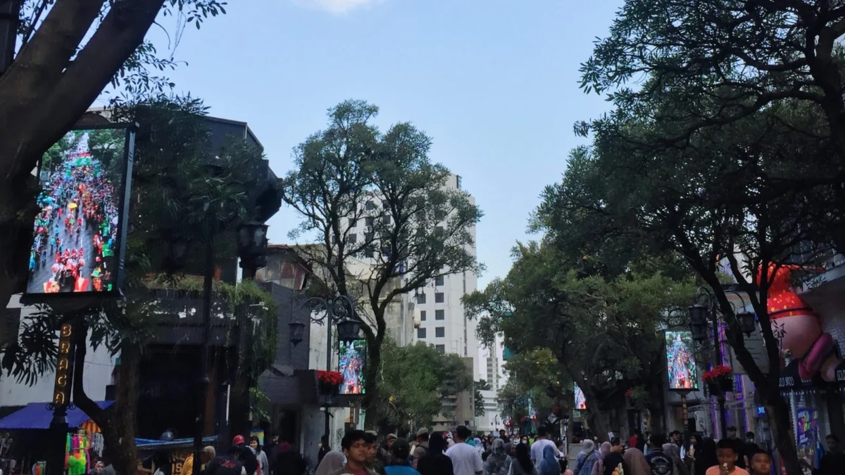 Rekomendasi Wisata Bandung, Kuliner Beragam dan Alam Sejuk CFD di Kota Bandung yang selalu ramai dikunjungi wisatawan