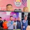 Kapolres Ciamis AKBP Akmal saat merilis kasus judi online dengan nilai Rp350 miliar di Mapolres Ciamis, Jawa Barat belum lama ini. (Cecep Herdi/Jabar Ekspres)