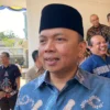 Penjabat Wali Kota Bandung, A Koswara Hanafi usai serah terima jabatan di Balai kota Bandung, Jumat (20/9). (Nizar/Jabar Ekspres).