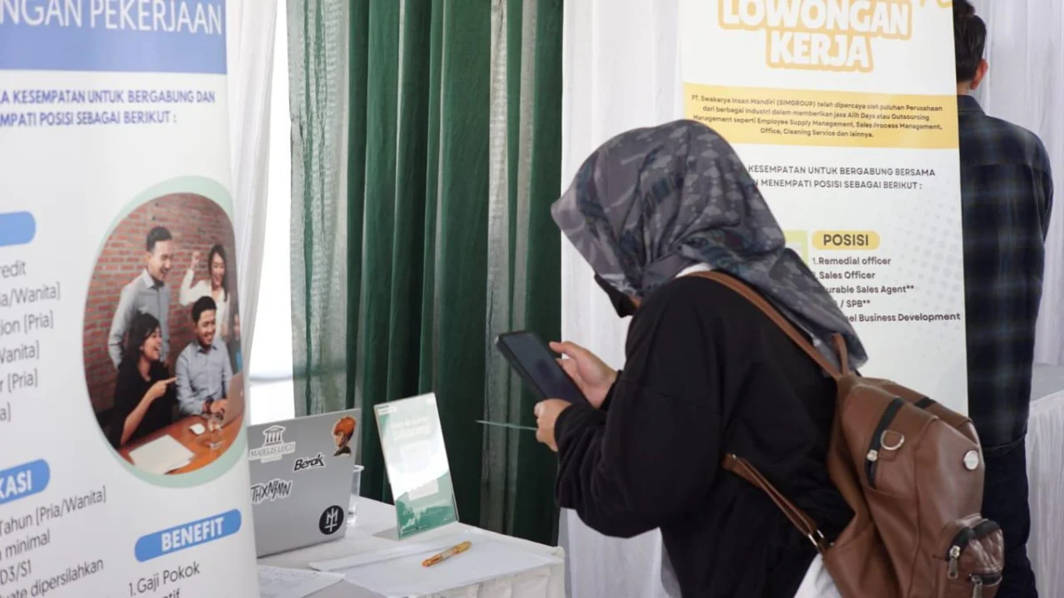 Tekan Angka Pengangguran, Disnaker Kabupaten Bandung Kembali Gelar Job Fair Mini di Dayeuhkolot Tekan Angka Pengangguran, Disnaker Kabupaten Bandung Kembali Gelar Job Fair Mini di Dayeuhkolot Bandung. Foto Istimewa