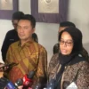 Ketua KPU Provinsi Jawa Barat (Kanan) usai rapat pleno penetapan paslon Pilgub Jabar 2024. (foto/ANTARA)