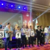 Lima paslon calon bupati dan wakil Bandung Barat saat memperlihatkan hasil penetapan nomor urut Pilkada KBB 2024 di Hotel Novena Lembang. Senin (23/9). Dok Jabar Ekspres