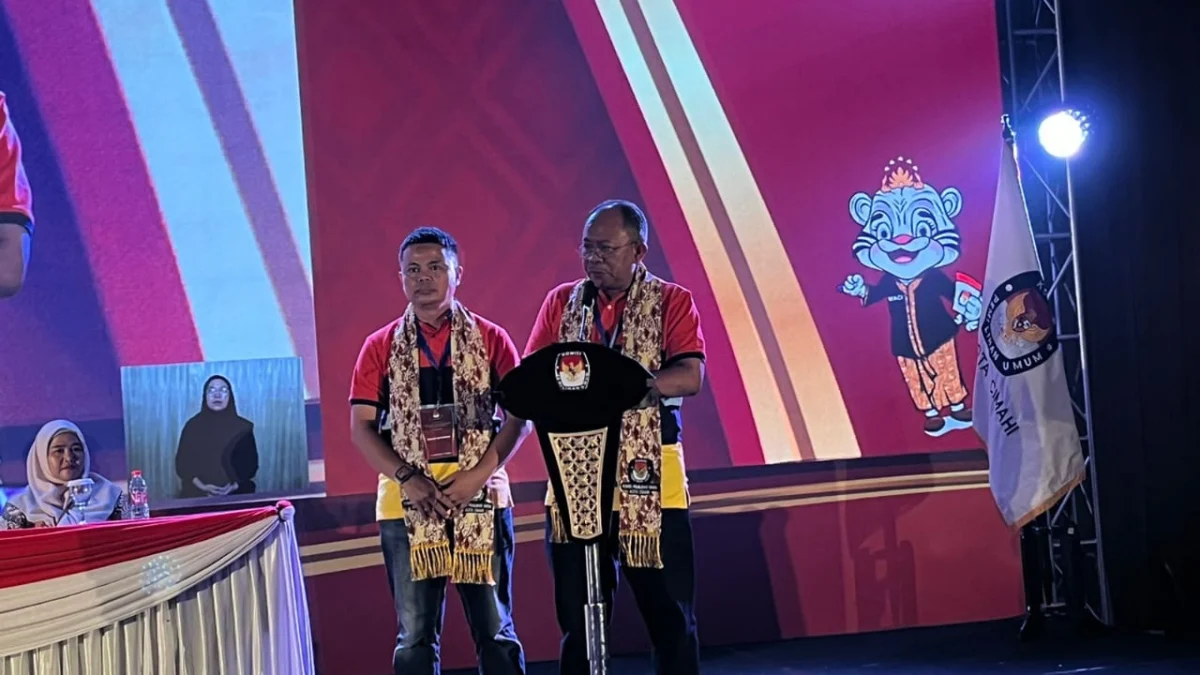 Doc. Pasangan Calon Wali Kota dan Wakil Wali Kota Cimahi, Dikdik Suratno Nugrahawan dan Bagja Setiawan Resmi Mendapatkan Nomor Urut Satu dalam Perhelatan Pilkada Cimahi 2024 (momg)