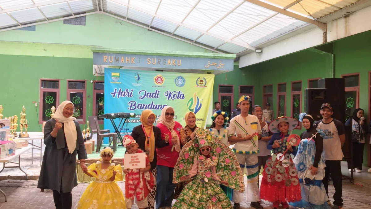 Meriahkan Hari Jadi ke-214 Kota Bandung, Kelurahan Margasari Gelar Beragam Perlombaan Kelurahan Margasari gelar beragam perlombaan dalam memperingati Hari Jadi Kota Bandung ke-214.