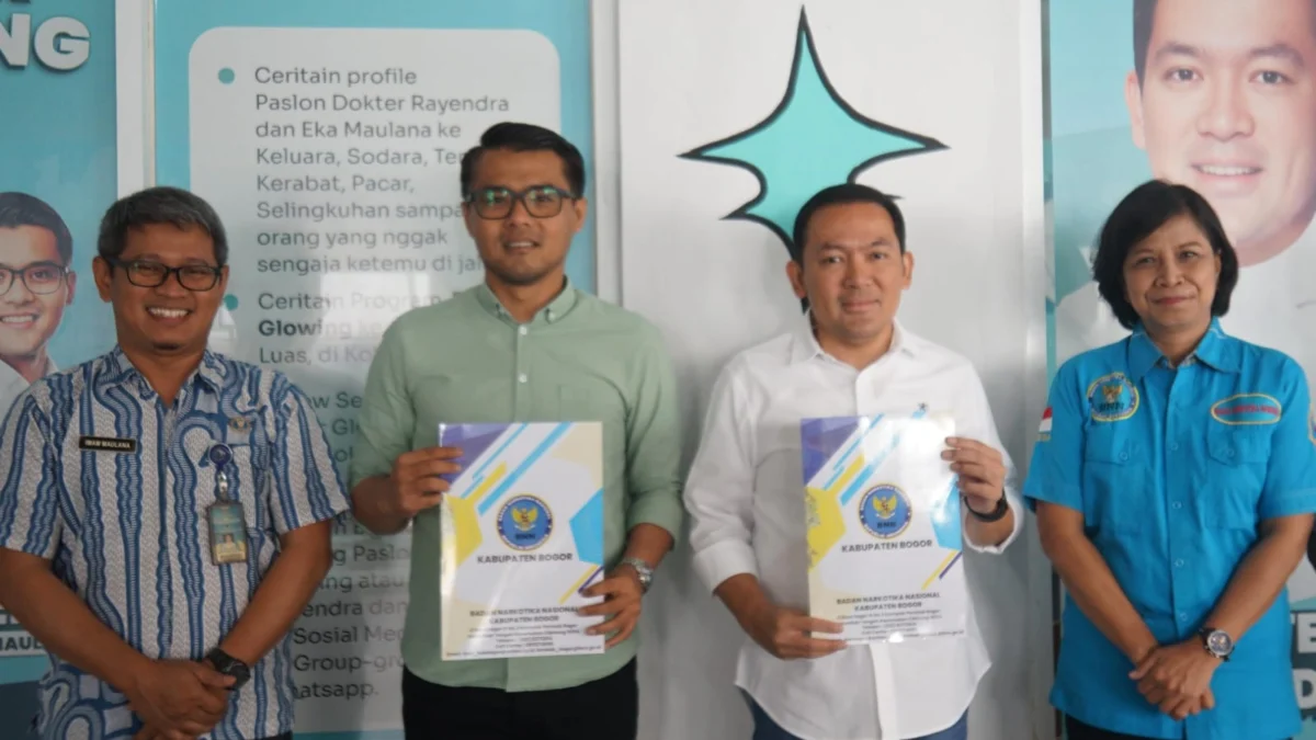 Pasangan Calon Wali Kota dan Wakil Wali Kota Bogor, Dokter Reyendra dan Eka Maulana usai melakukan penandatanganan pernyataan komitmen dengan BNN Kabupaten Bogor. (Yudha Prananda / Istimewa)