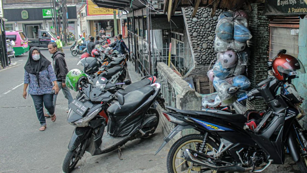 Pengamat Sebut, Tanggung Jawab Penanggulangan Konflik Ojol vs Opang Berada pada Pihak Regulator Foto ilustrasi: Ojek Pangkalan (Jabar Ekspres)