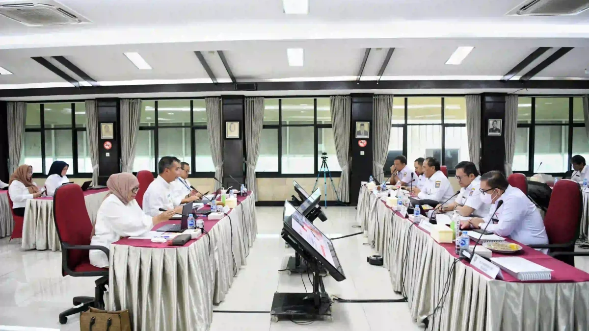 Bey Machmudin Ikuti Evaluasi Kinerja Triwulan IV Penjabat Gubernur, Paparkan Capaian Kinerja 10 Indikator Prioritas