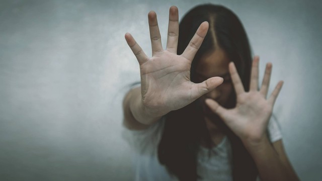 Jaksa Layangkan Gugatan Pecat Status Ayah, MUI Kota Bandung: Sanksi Agar Jera Ilustrasi pencabulan terhadap anak. (Sutterstock)