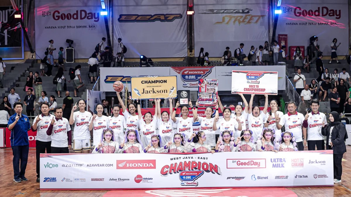 Dominasi Tak Terbantahkan! Putri Penabur Cirebon Tuntaskan Three-Peat di Honda DBL With Kopi Good Day West Java-East Potret tim putri SMA BPK Penabur Cirebon dalam Final Party Honda DBL with Kopi Good Day 2024 West Java-East