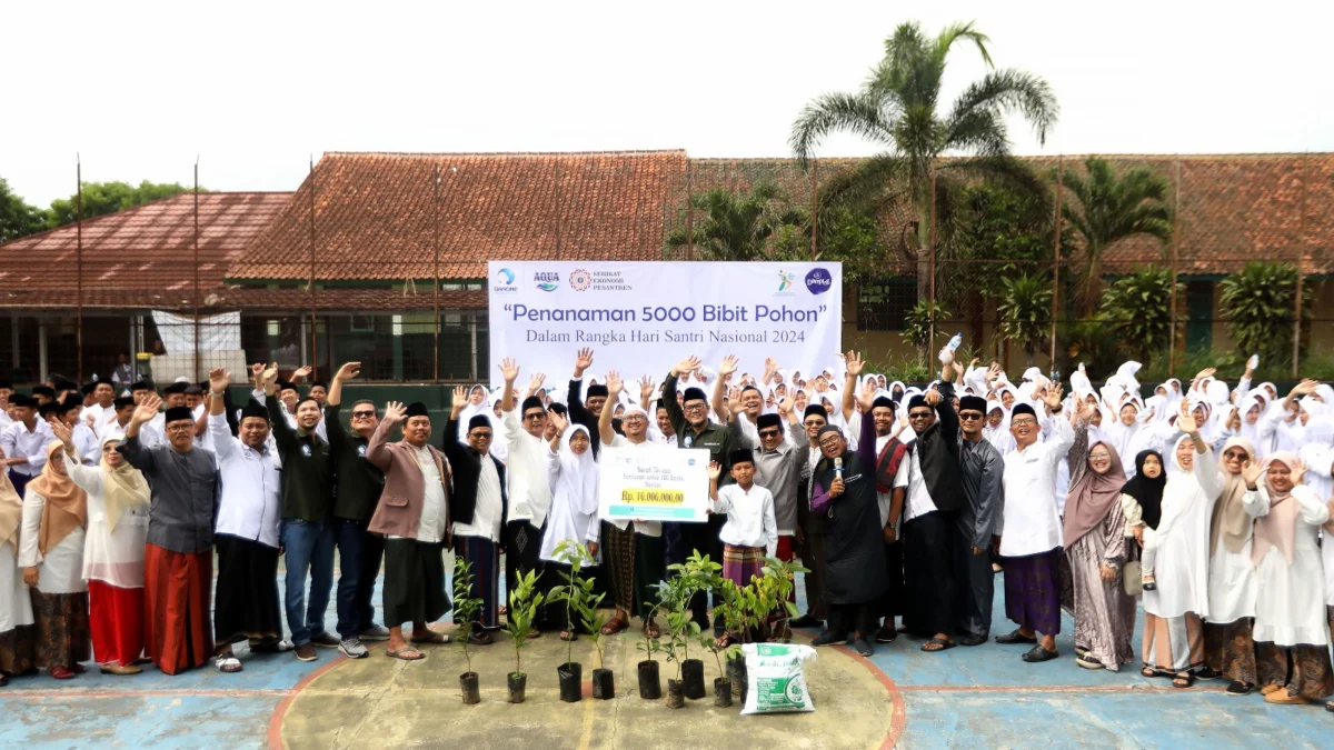 Rayakan Hari Santri Nasional 2024, Danone Indonesia dan Serikat Ekonomi Pesantren Tanam 5000 Bibit Pohon bersama Para Santri Danone Indonesia berkolaborasi dengan SEP, Pondok Pesantren Cintawana Tasikmalaya, dan FPP, menggelar Upacara Peringatan Hari Santri Nasional 2024 dengan kegiatan penanaman 5.000 bibit pohon.