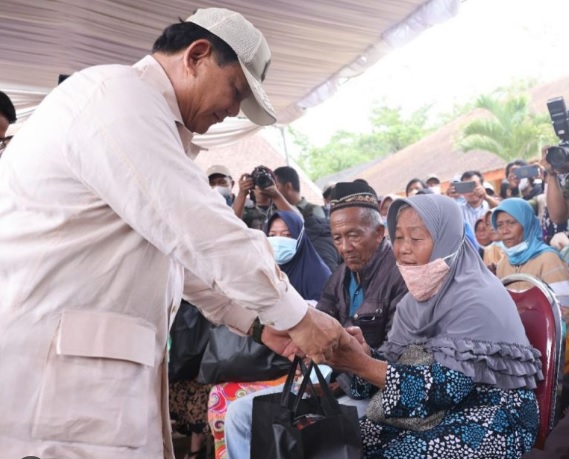 6 Daftar Bansos yang Bakal Cair Setelah Pelantikan Presiden Baru ILUSTRASI - Bansos yang sangat dinantikan masyarakat setelah pelantikan Presiden baru. (dok Kemenhan)