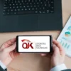ILUSTRASI mengecek aplikasi resmi yang terdaftar di OJK (freepik)