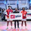Sabet MVP Honda DBL With Kopi Good Day West Java 2024, Praisey Blessed 'Eci' Raih Gelar Bergengsi Dua Musim Berturut-turut! Potret Praisey Blessed (kanan) sebagai penerima Most Valueable Player DBL West Java 2024